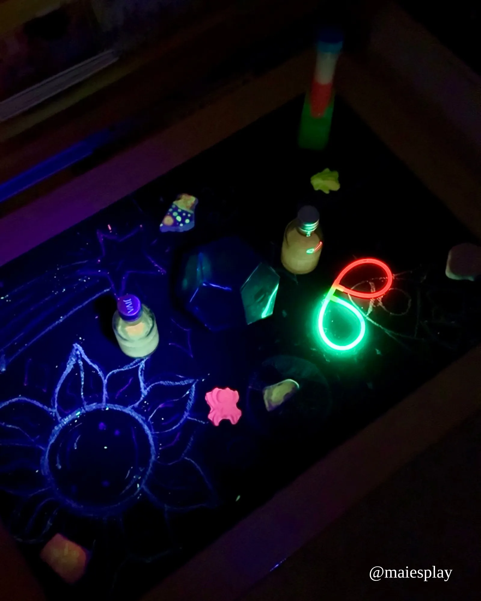 Wonderstuff Lets Glow Science